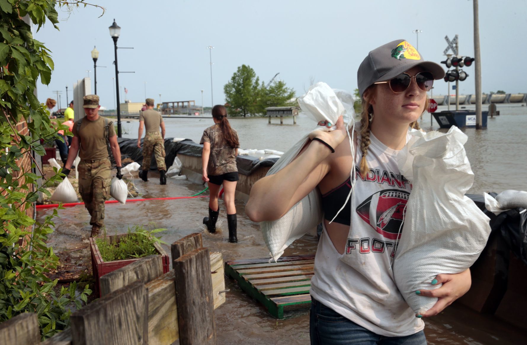 Mississippi River hovers near record level in Clarksville